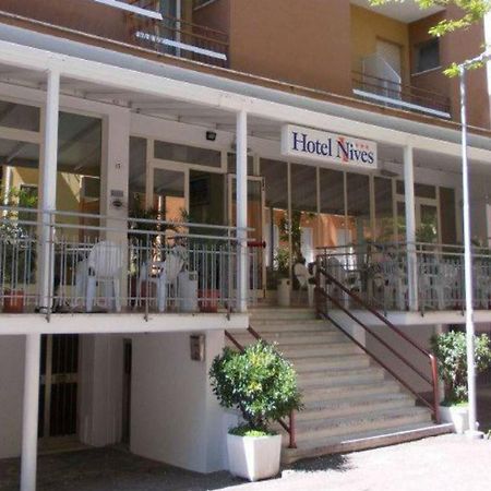 רימיני Hotel Nives מראה חיצוני תמונה