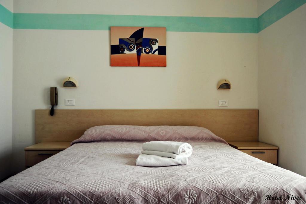 רימיני Hotel Nives מראה חיצוני תמונה
