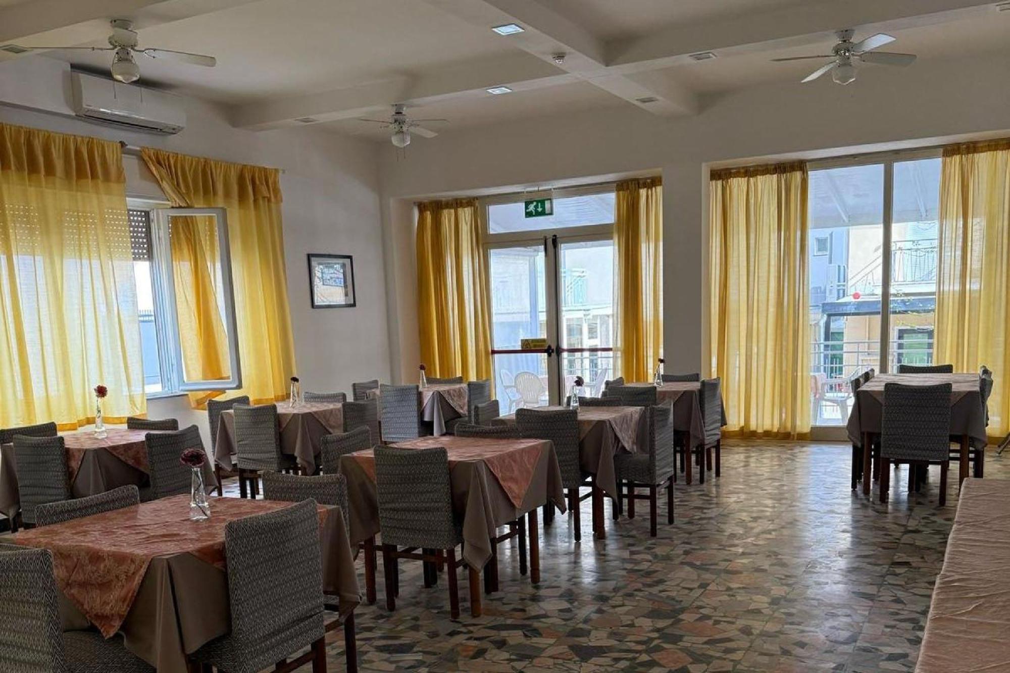 רימיני Hotel Nives מראה חיצוני תמונה