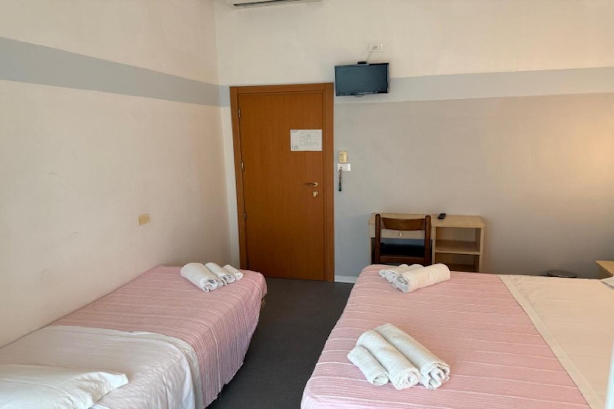 רימיני Hotel Nives מראה חיצוני תמונה