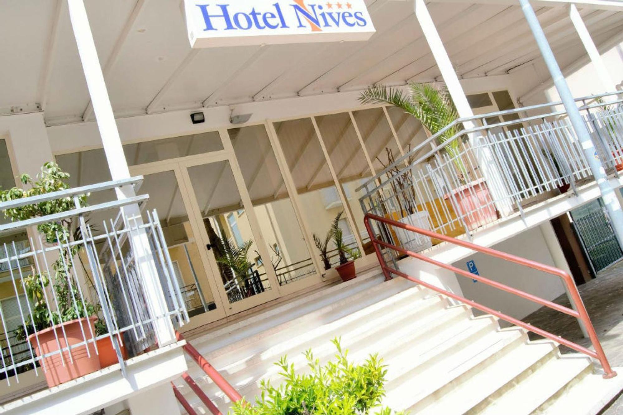 רימיני Hotel Nives מראה חיצוני תמונה