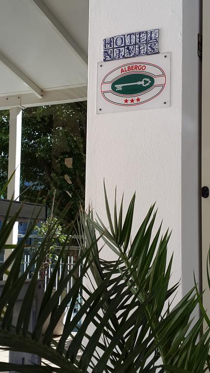 רימיני Hotel Nives מראה חיצוני תמונה