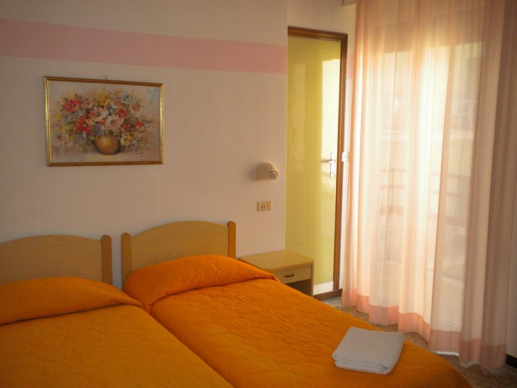 רימיני Hotel Nives חדר תמונה