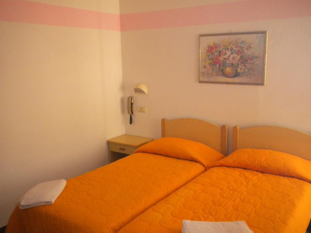 רימיני Hotel Nives חדר תמונה