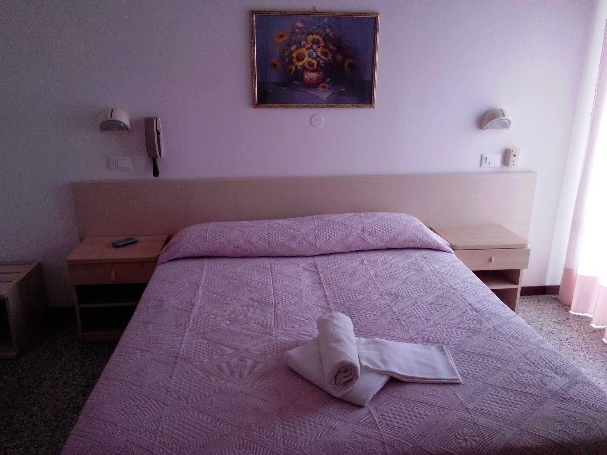 רימיני Hotel Nives מראה חיצוני תמונה