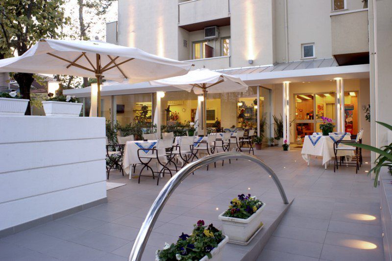 רימיני Hotel Nives מראה חיצוני תמונה